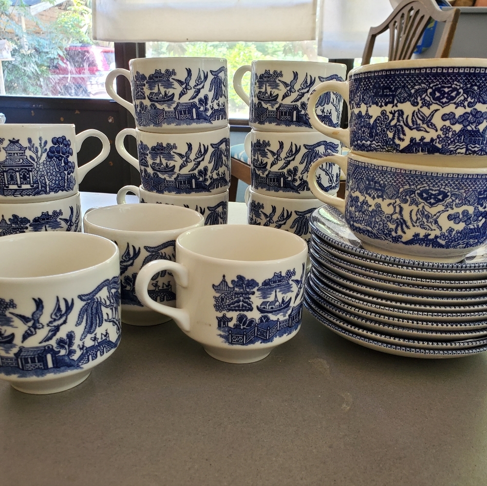 Churchill Blue Willow England China Teacup And Saucer 24 pcs